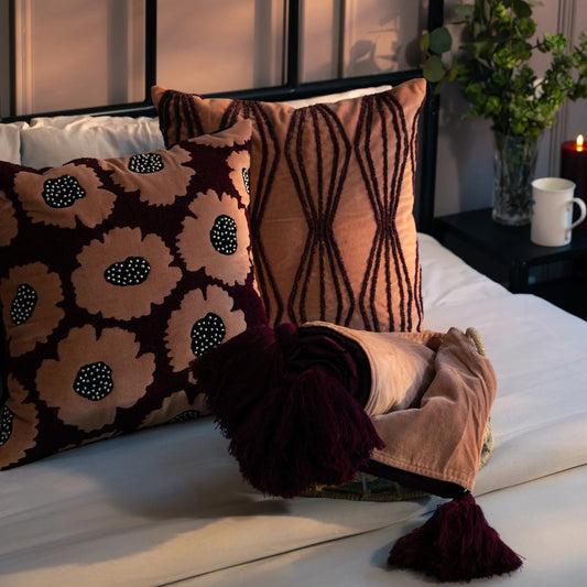 Rosenatt Velour Putetrekk + Mocha Mousse Hygge-Pledd