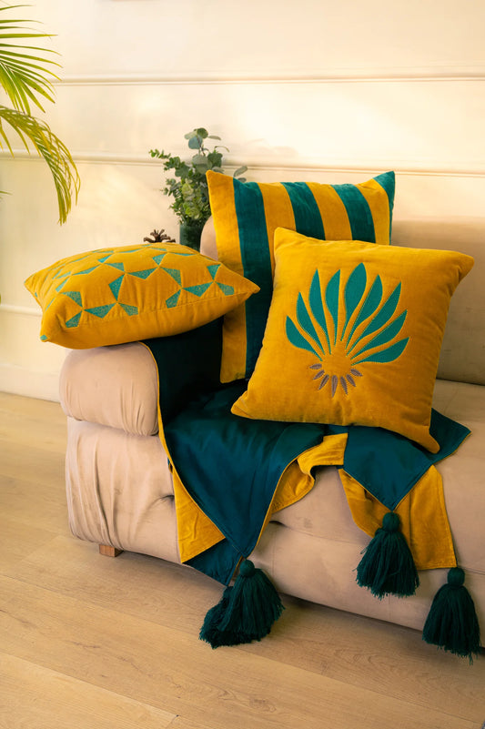 Solhage – Gul Pyntepute med Brodert Bladmotiv 45cmx45cm