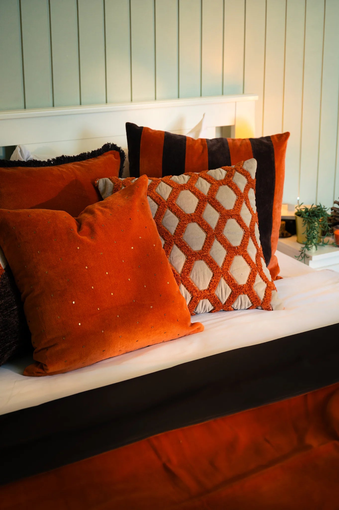 Vevro - Ro Velvet Cushion Cover