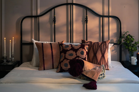 Rosenatt - Mocha Mousse Fløyel Putetrekk + Kveldsbris - Mocha Mousse Fløyel Putetrekk + Himmelblush - Mocha Mousse Fløyel Putetrekk