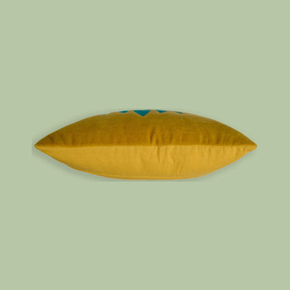 Solhage – Gul Pyntepute med Brodert Bladmotiv 45cmx45cm